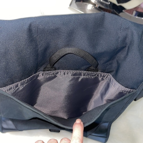 AUTHENTIC NIKE MESSENGER BAG COMPUTER BAG OVERNIGHT BAG - Picture 4 of 6